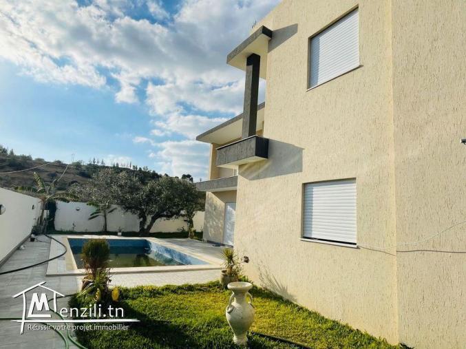 A vendre une villa s+4 sur deux niveaux  prés de Hammamet nord