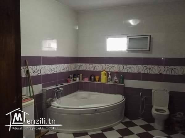 عقار للبيع فرصة للإستثمار في منزل بورقيبة