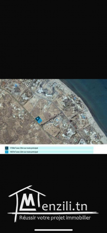 Terrain au zone touristique sur la route principale