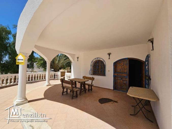 Location annuelle villa meublée avec garage à Tezdaine