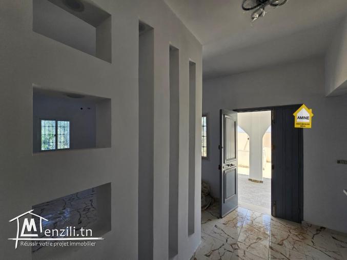 A vendre grande villa avec titre bleu Individuel à Mahboubine Djerba