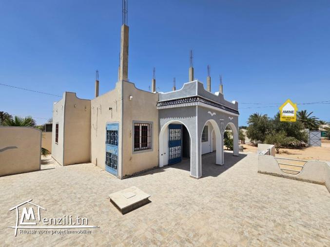 A vendre grande villa avec titre bleu Individuel à Mahboubine Djerba