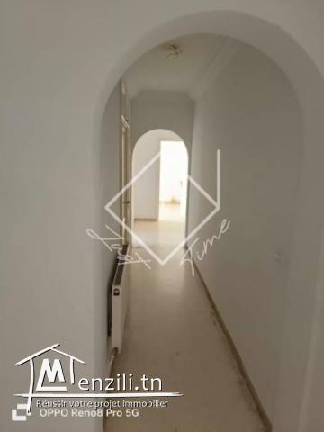 Appartement s3 à vendre situé à ennkhilette près de toute les commodités.