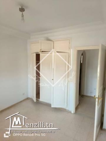 Appartement s3 à vendre situé à ennkhilette près de toute les commodités.