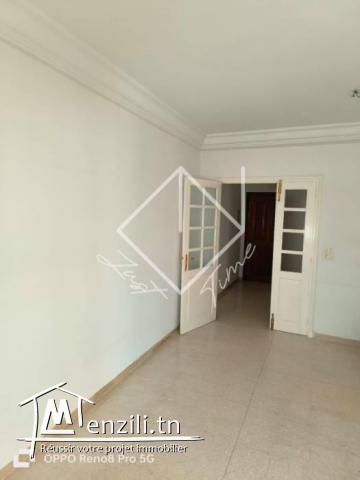 Appartement s3 à vendre situé à ennkhilette près de toute les commodités.