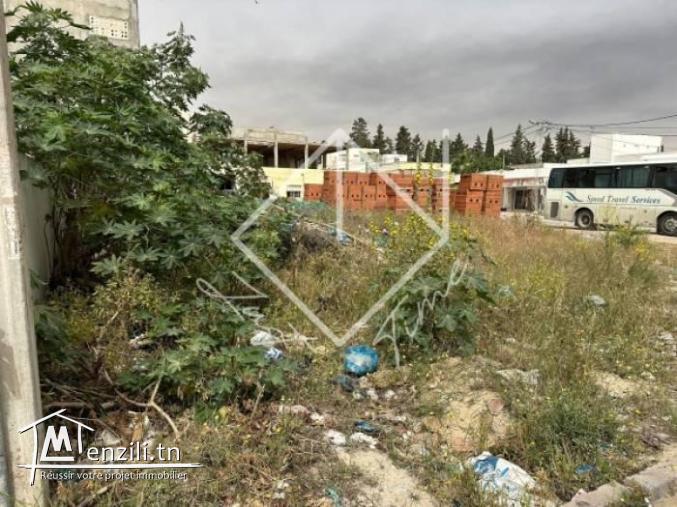 Terrain à vendre de superficie 418m2 situé dans un quartier calme