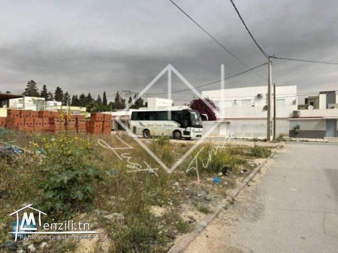 Terrain à vendre de superficie 418m2 situé dans un quartier calme