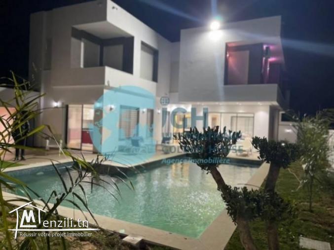 À VENDRE UNE VILLA S5 AVEC PISCINE ET JARDIN À DAR ALLOUCH