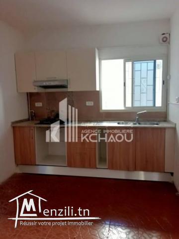 Ennasr à louer s2  rdc villa avec Jardin