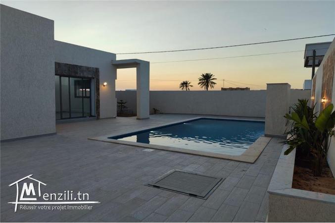   Villa de luxe à vendre avec Piscine    منزل للبيع بجربة