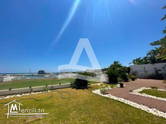 Location d'une villa meublé avec vue port à Gammarth