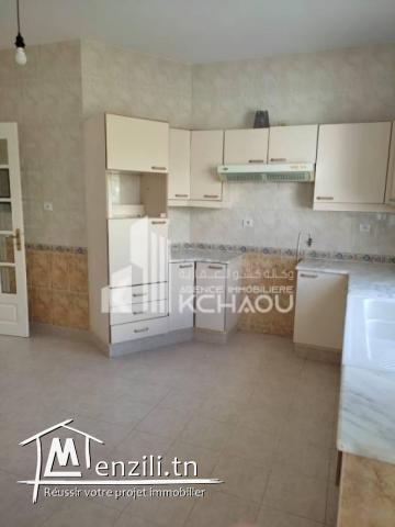 Ennasr à louer  etage de villa s 3 près lycee ennasr