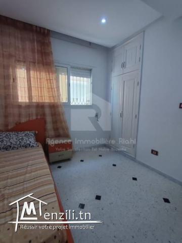 A Louer (court durée  ) un duplex S2 meublé situé  à chatt Mariem