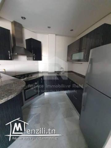 À Louer (Court durée) un appartement S1 vue mer & pied dans l'eau situé à Chatt mariem ...