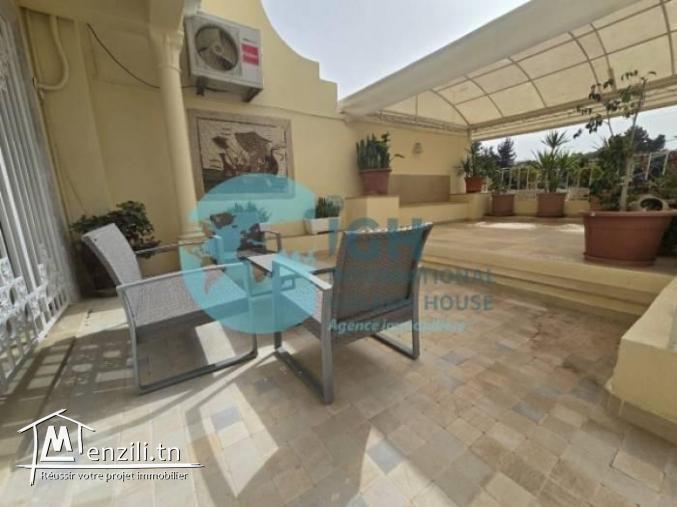 A LOUER UN REZ-DE-CHAUSSEE MEUBLE AVEC PISCINE A LA MARSA