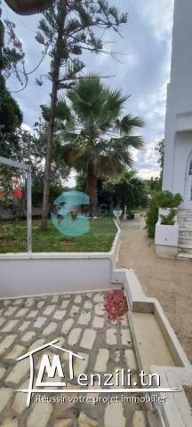 A LOUER UNE VILLA AVEC PISCINE A GAMMARTH