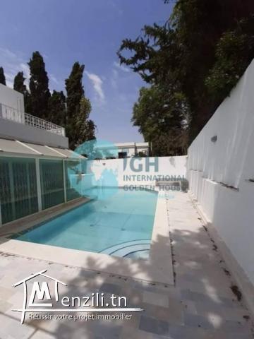 A LOUER UNE VILLA AVEC PISCINE A GAMMARTH