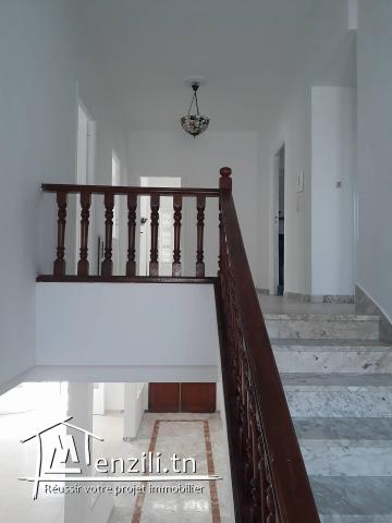 Location d'une grande villa à la Marsa située dans un quartier privé