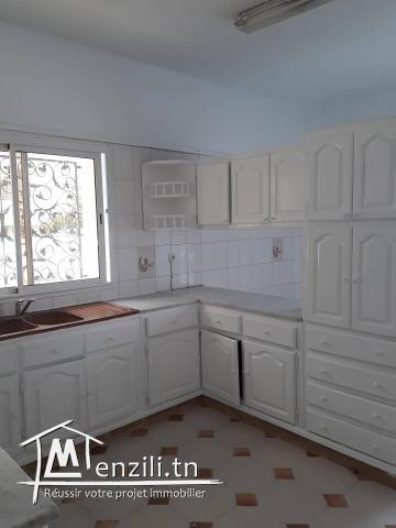 Location d'une grande villa à la Marsa située dans un quartier privé