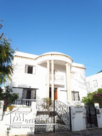 Location d'une grande villa à la Marsa située dans un quartier privé