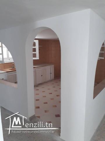 Location d'une grande villa à la Marsa située dans un quartier privé