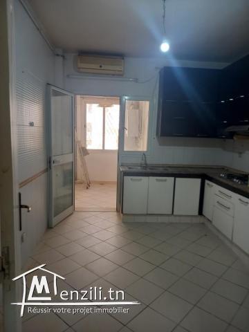 a vendre appartement s + 4 tel 58006917