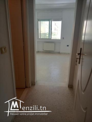 a vendre appartement s + 4 tel 58006917