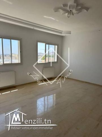 Etage de ville S3 à louer à citè el ghazala