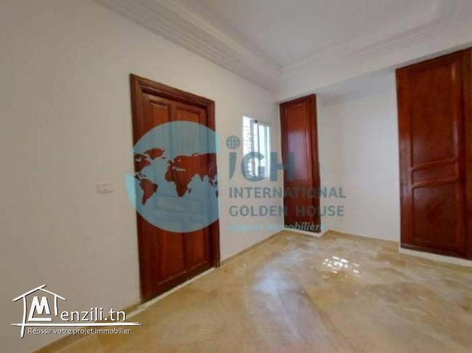 A LOUER UN TRIPLEX AVEC PISCINE A LA GAMMARTH