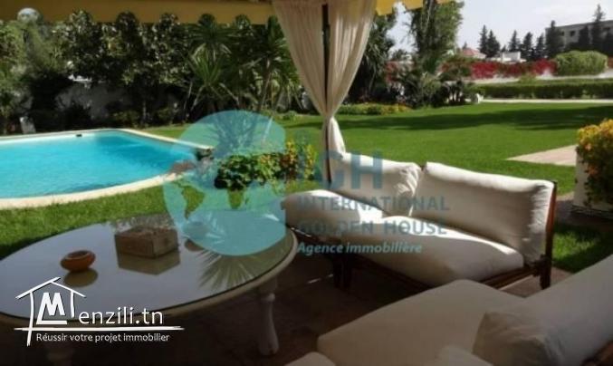 A VENDRE UN TERRAIN AVEC UNE VILLA A LA SOUKRA