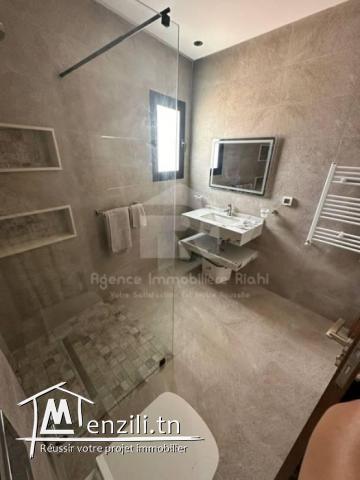 À Louer ( Par jour ) une villa S4 avec piscine situé à Chatt Meriem prés Mall of Sousse