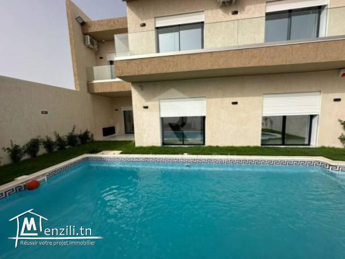 À Louer ( Par jour ) une villa S4 avec piscine situé à Chatt Meriem prés Mall of Sousse