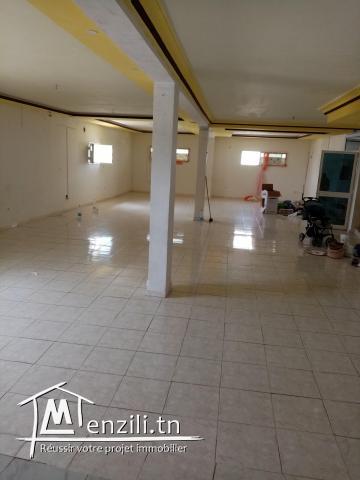 A louer Un dépôt de 300m² en 1 ère étage à l'aouina