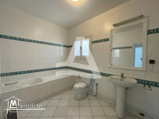 Duplex vue mer avec piscine à louer à Gammarth