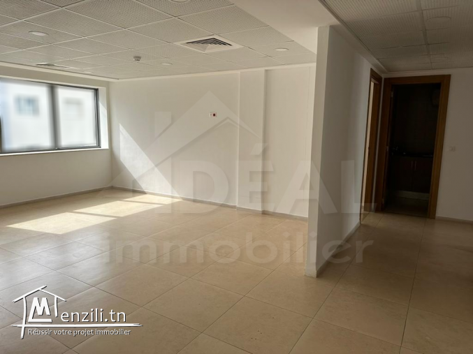 Al bureau de 390m² au Lac1