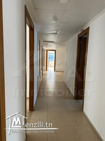 Al bureau de 390m² au Lac1