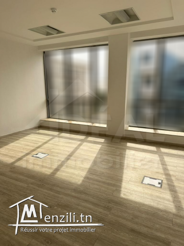 Al bureau de 390m² au Lac1