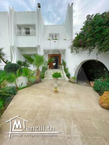 Une villa  de 400 m2 à louer à Gammarth