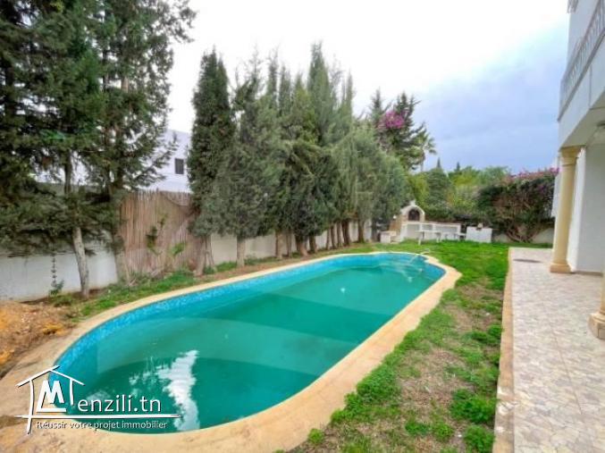 Une villa  de 400 m2 à louer à Gammarth