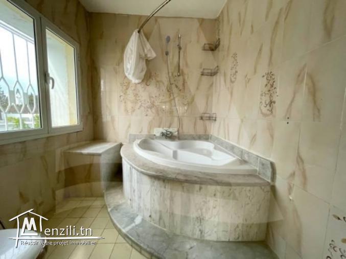 Une villa  de 400 m2 à louer à Gammarth
