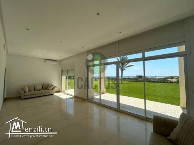 À vendre  Villa  pieds dans l'eau sur un terrain de 779m² à Jinene Beni Khiar