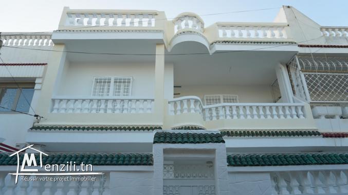 2 Villas sur la route X a cote du Bardo et du Manar 1 et du Campus universitaire ( 2 mins )