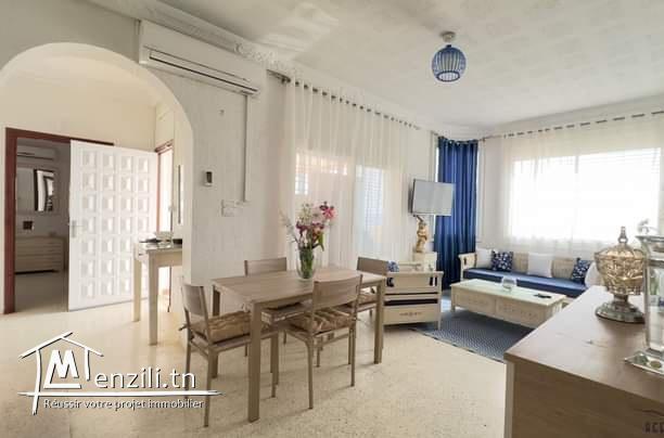 Location à l'année d'une villa pieds dans l'eau avec une piscine