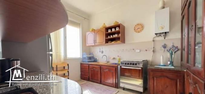 Location à l'année d'une villa pieds dans l'eau avec une piscine