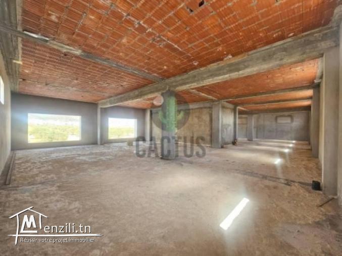 À louer un local commercial de 500 m² à Kharouba Hammamet nord .