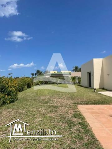 joli bien immobilier  à louer à Gammarth