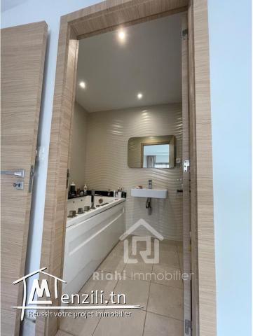 Etage de villa de   138 m² a louer