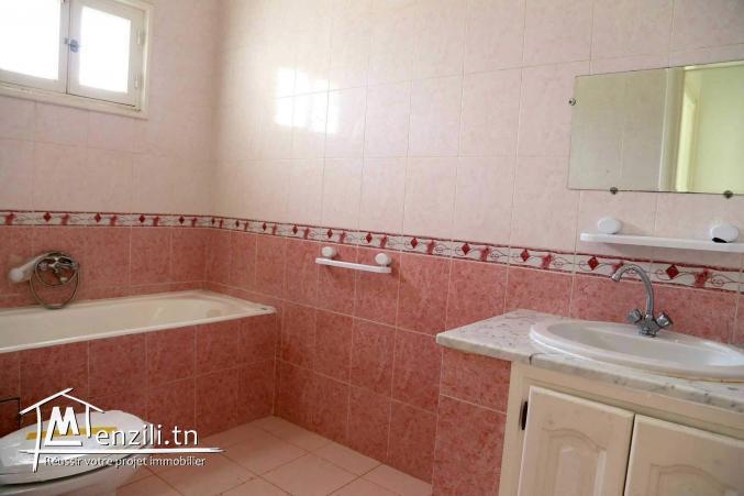 Appartement au rez-de-chaussée à vendre .