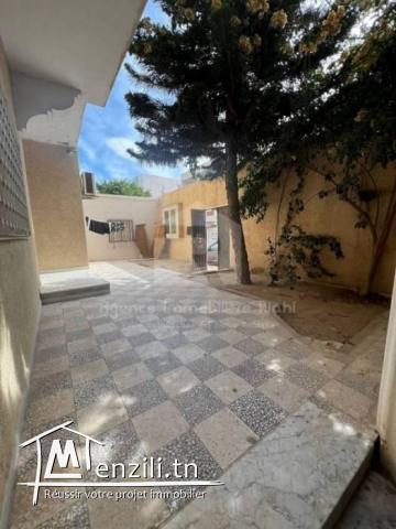 À VENDRE un immeuble R4 situé à cité Erriadh 1 prés les universités