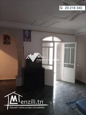 Maison avec étage et garage à vendre à Kairouan